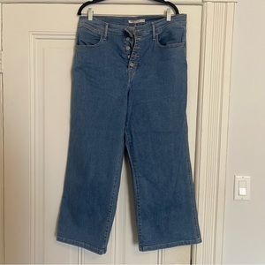 NWOT Levi’s Wide Leg Cropped jean